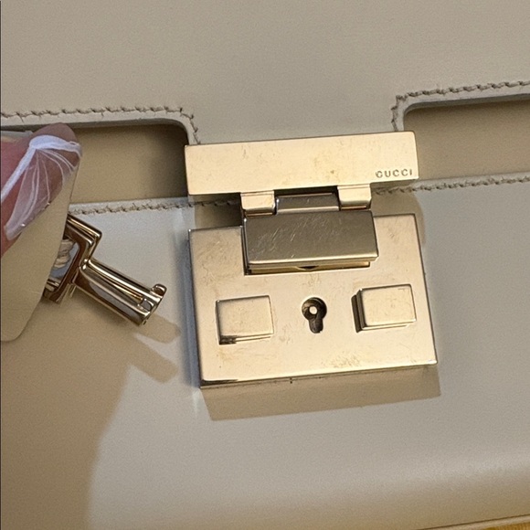 New , Gucci cream padlock bag with gold Accents. With box and dust bag . - Picture 10 of 16